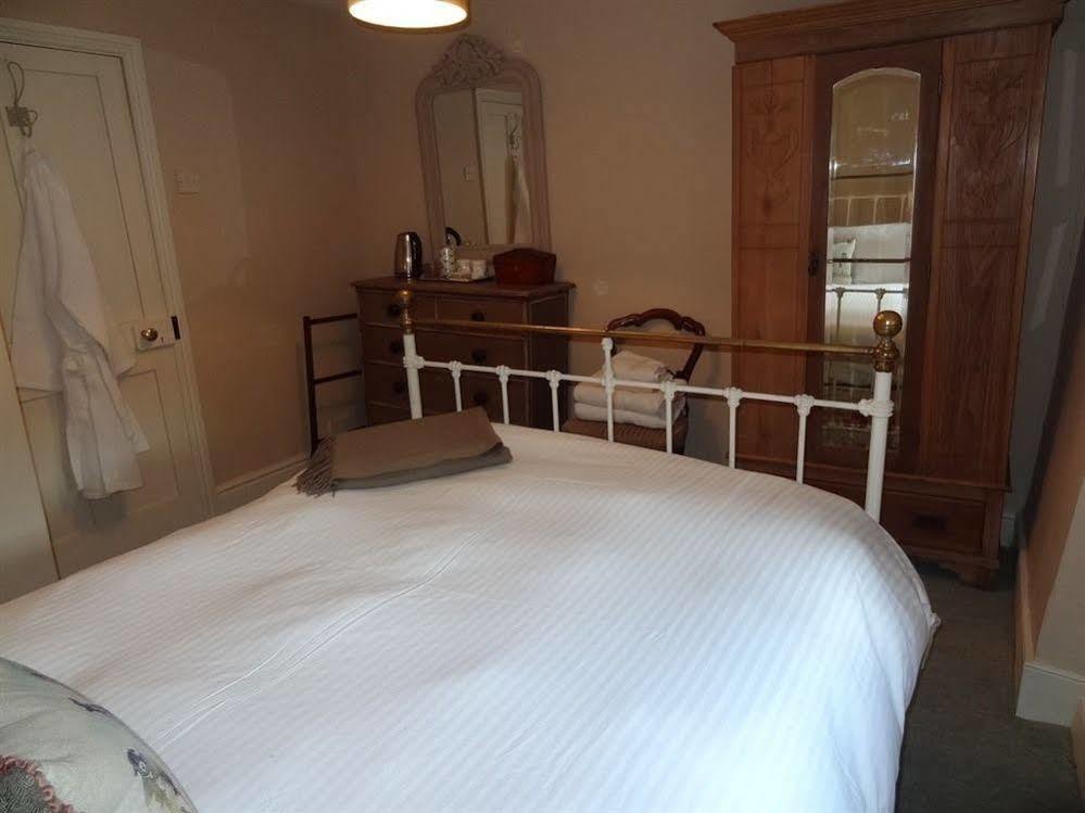 Huxham Farmhouse Bed and Breakfast East Pennard Buitenkant foto